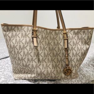 Michael Kors Jet Set Tote